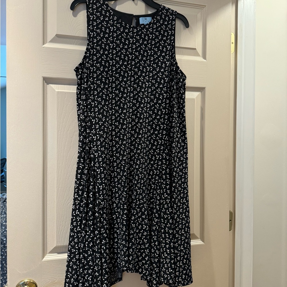 CeCe Black and White Sleeveless A-Line Midi Dress